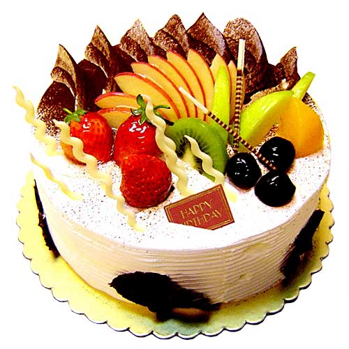 fresh cake with fresh fruits